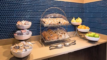 Desayuno bufé gratuito y diario