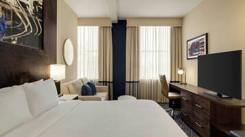 Quarto, 1 cama King e sofá-cama, para não fumantes | Roupas de cama premium, cofres nos quartos, escrivaninha