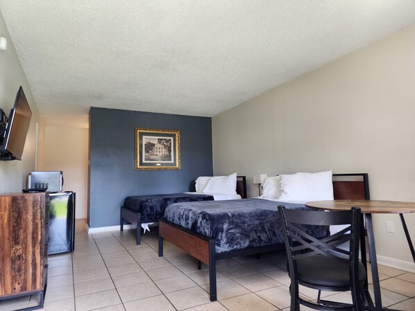 Room, 2 Queen Beds, Non Smoking