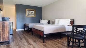 Habitació, 2 llits de matrimoni, fumadors | Roba de llit i despertador