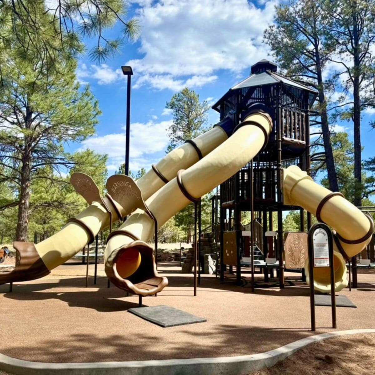 Área de juegos infantiles al aire libre