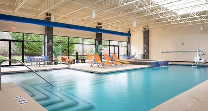 Holiday Inn Hotel & Suites Charleston West by IHG