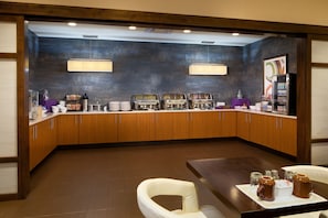 Colazione a buffet, servita tutte le mattine (13.99 USD a persona)