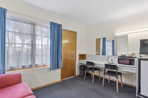 Basic Apartment | Iron/ironing board, free WiFi, bed sheets