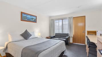 Iron/ironing board, free WiFi, bed sheets