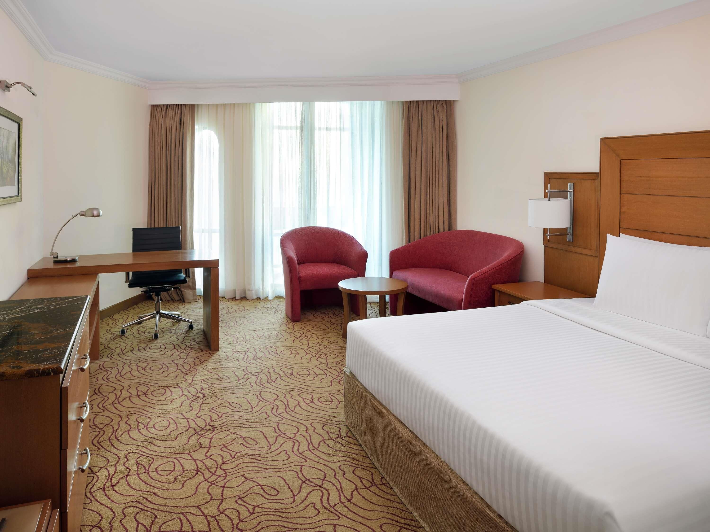 Minibar, caja fuerte, escritorio y espacio para trabajar con un portátil