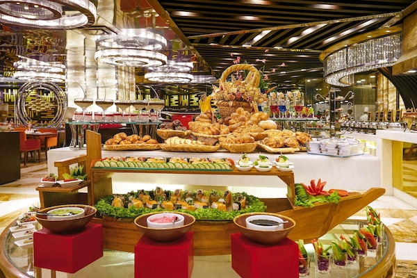 Se sirven cenas y cocina pakistaní