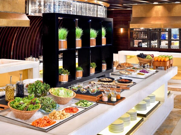 Dinner served, Pakistani cuisine - Mövenpick Hotel Karachi (Karachi)