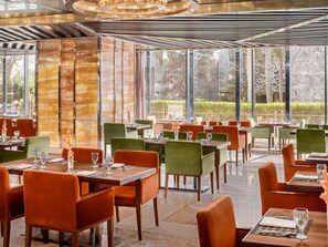 Restaurant - Mövenpick Hotel Karachi (Karachi)