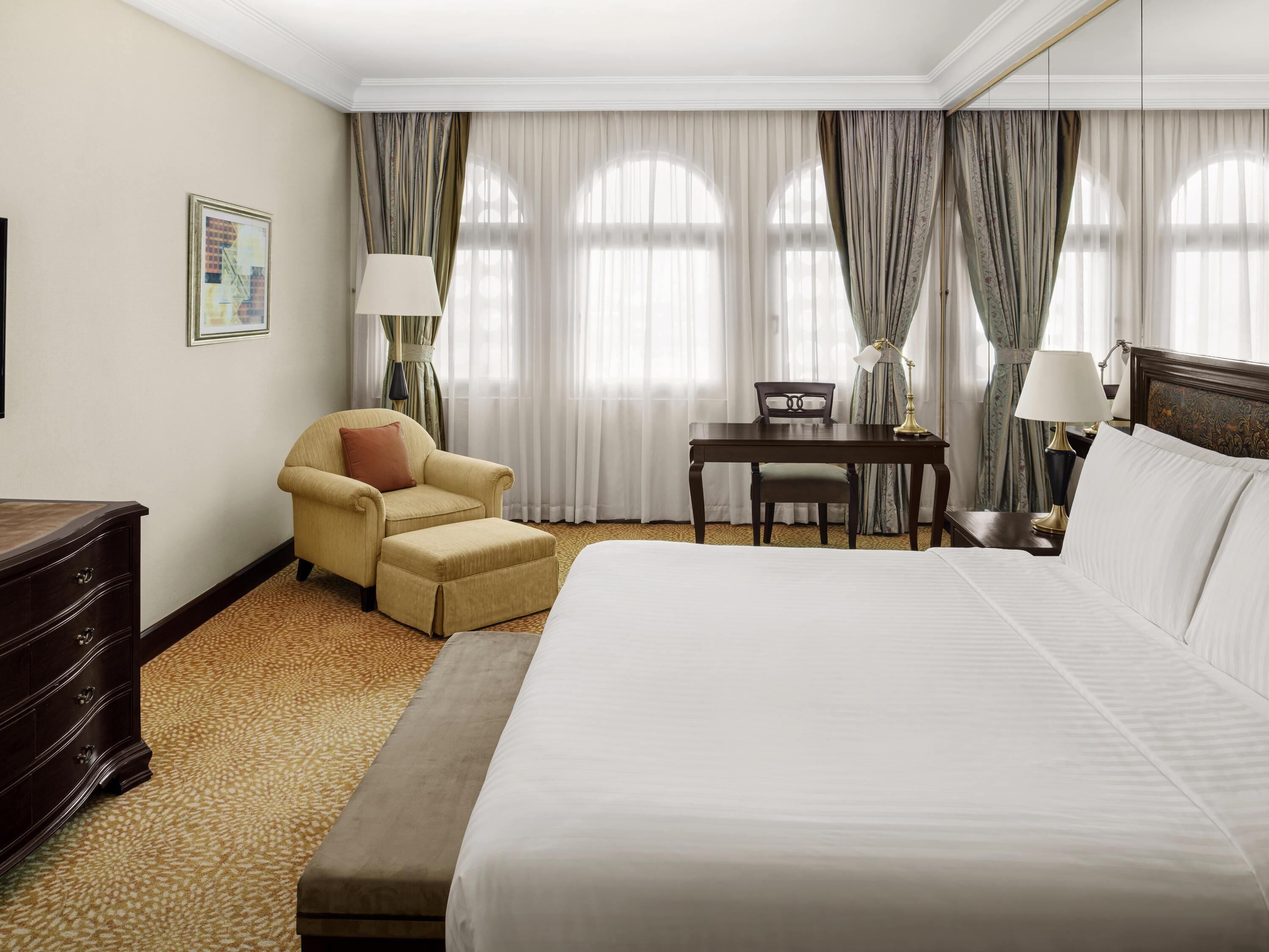 迷你吧、客房內保險箱、書桌、筆電工作空間