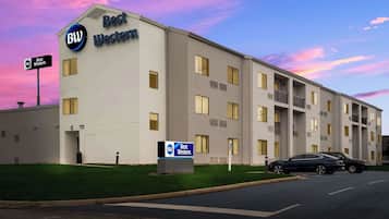 Experience the comfort of our hotel, featuring a symmetrical design with multiple windows and balconies.