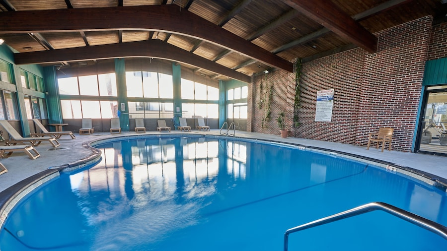 Riverview Inn & Suites