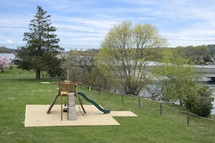Área de juegos infantiles al aire libre