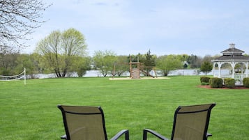 Courtyard Room, 2 Queen Beds with River-view, Non-Smoking | Udsigt til gårdsplads
