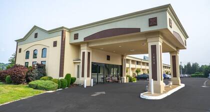 Riverview Inn & Suites