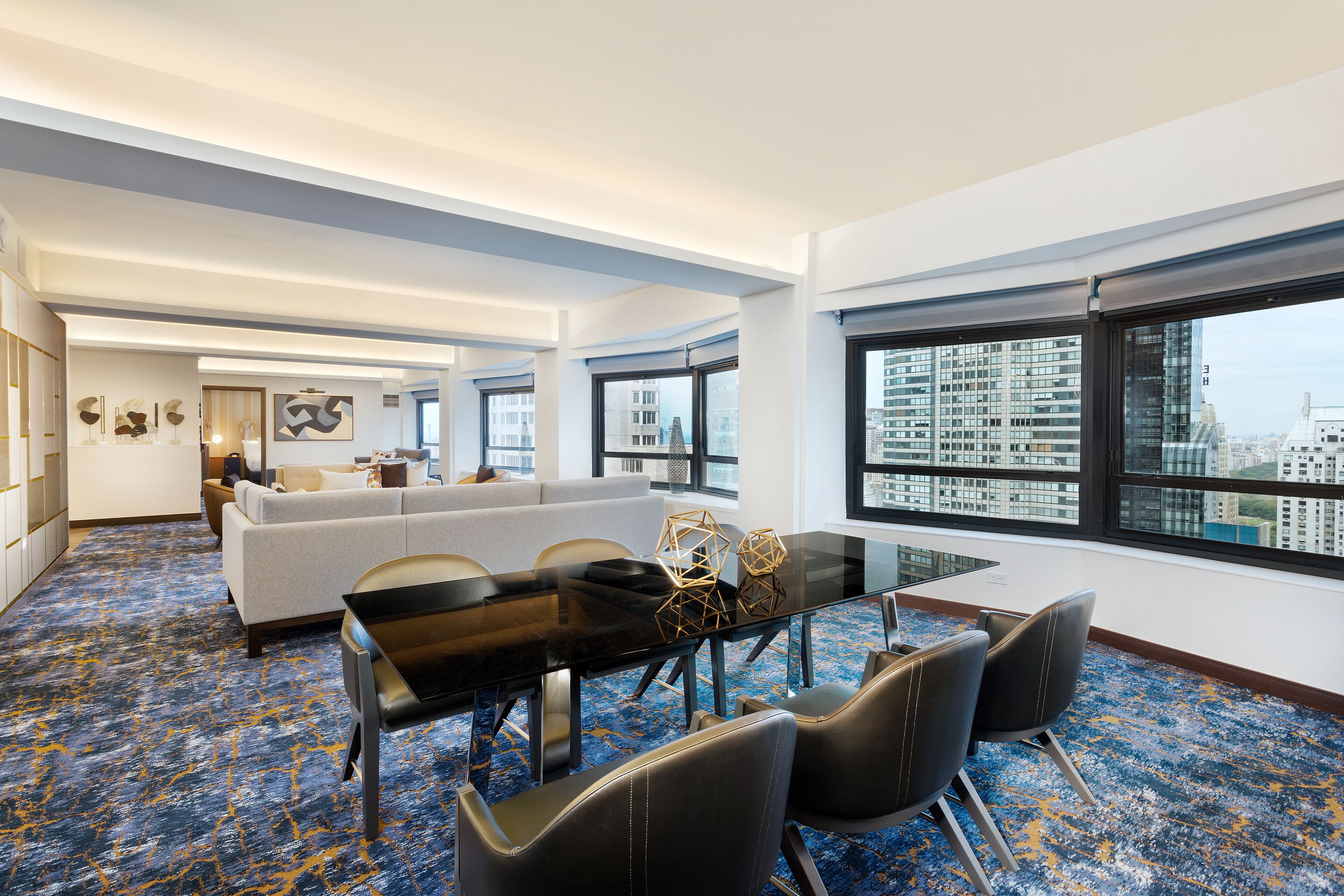 LCD-TV, filmkjøp og MP3-dokkingstasjon