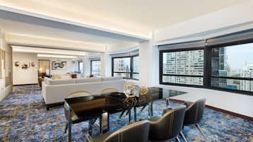 LCD-TV, filmkjøp og MP3-dokkingstasjon