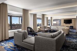 Presidential Suite, 1 King Bed, Corner | Living area | LCD TV, pay movies, MP3 dock - New York Hilton Midtown (New York)