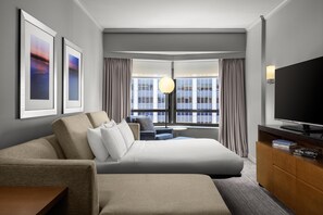 Premium bedding, in-room safe, desk, blackout drapes - New York Hilton Midtown (New York)