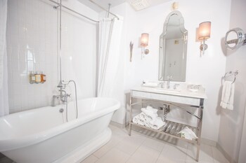 Suite | Bathroom | Combined shower/tub, rainfall showerhead, designer toiletries at The Culver Hotel
