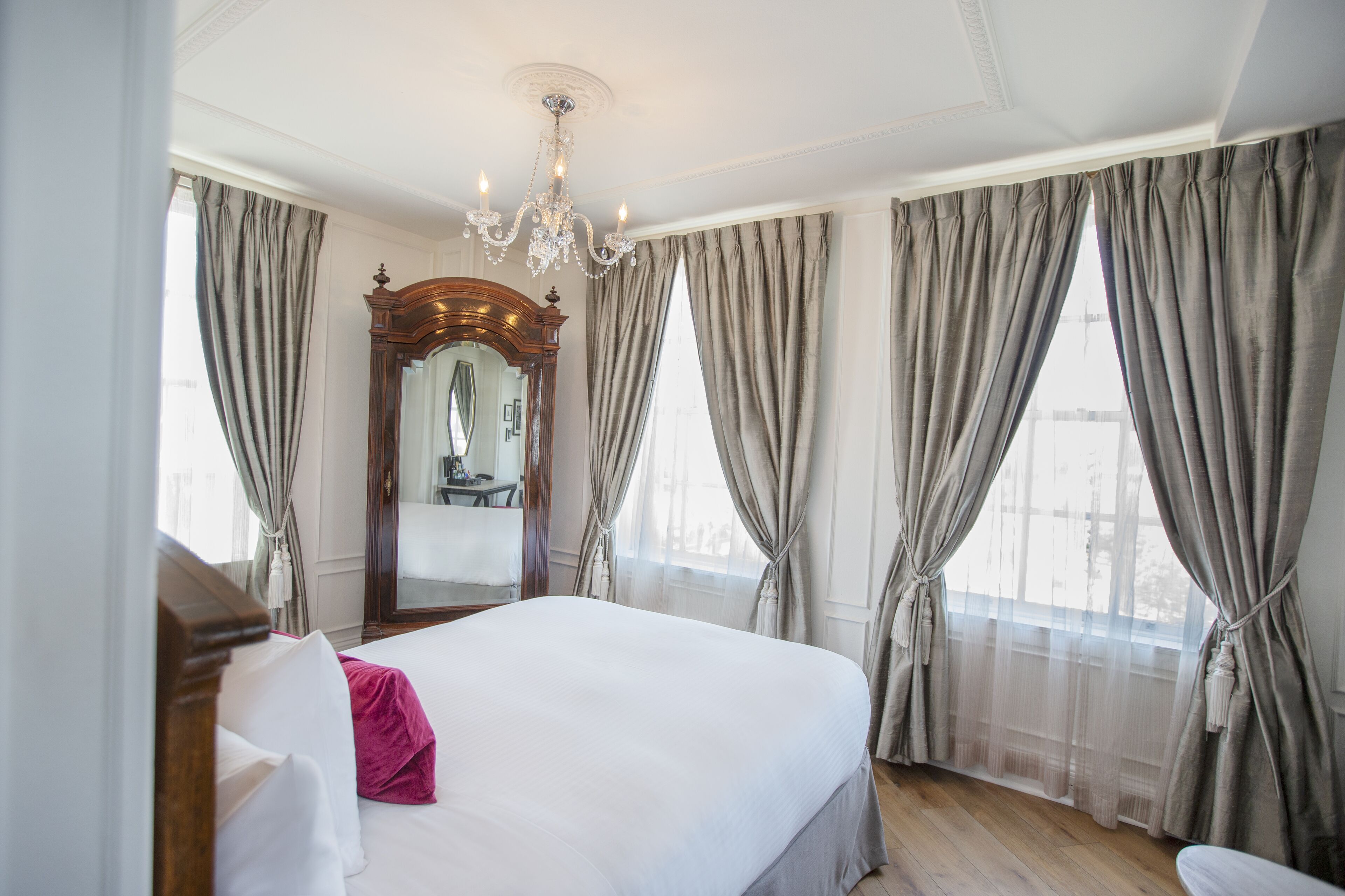 1 bedroom, egyptian cotton sheets, premium bedding, down duvets