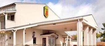 Super 8 by Wyndham By The Galleria / North Dallas
