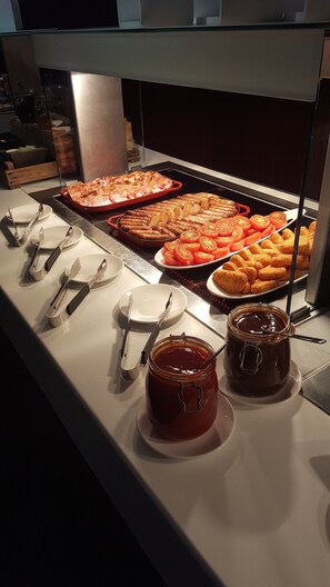 Tägliches Frühstücksbuffet (12.50 GBP pro Person)