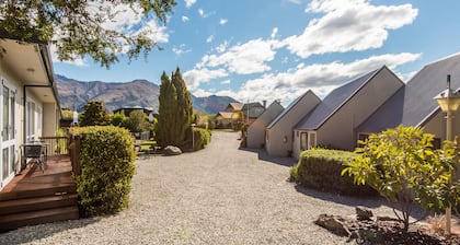 Manuka Crescent Motel