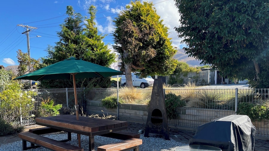 Manuka Crescent Motel