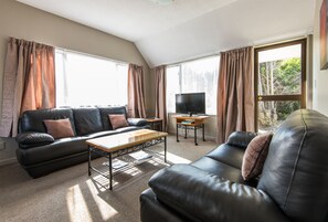apartman, 2 hálószobával | Nappali | Síkképernyős tévé