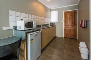 Standard stúdió | Privát konyha | Hűtőszekrény, mikrohullámú sütő, kávé-/teafőző és elektromos vízforraló