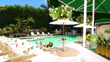 Indoor pool, outdoor pool, sun loungers