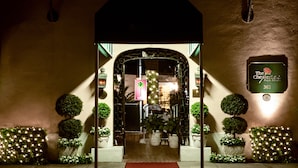 Property entrance - The Chesterfield Palm Beach (Palm Beach)