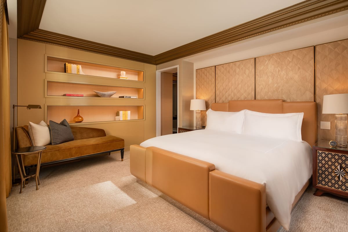 Ylelliset vuodevaatteet, pillowtop-patjalliset sÀngyt, minibaari