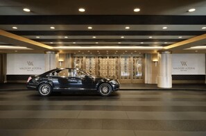Valet parking (surcharge) (110 per night) - Waldorf Astoria New York (New York)