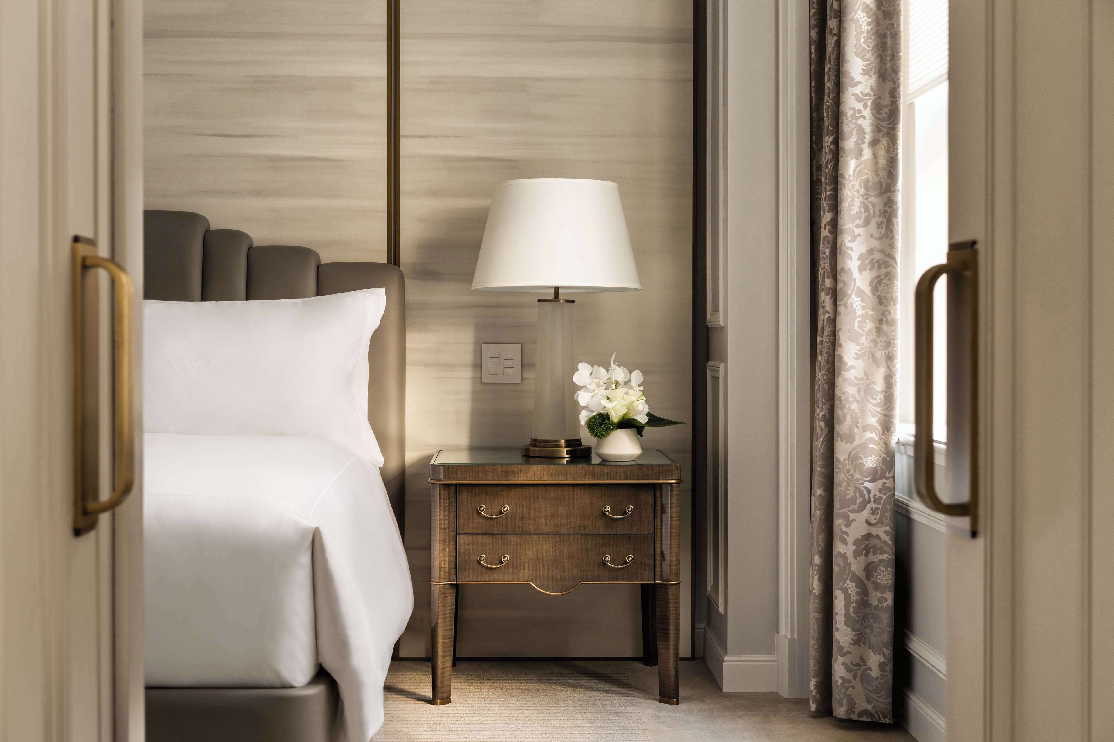 Ropa de cama de alta calidad, colchones con acolchado adicional, minibar