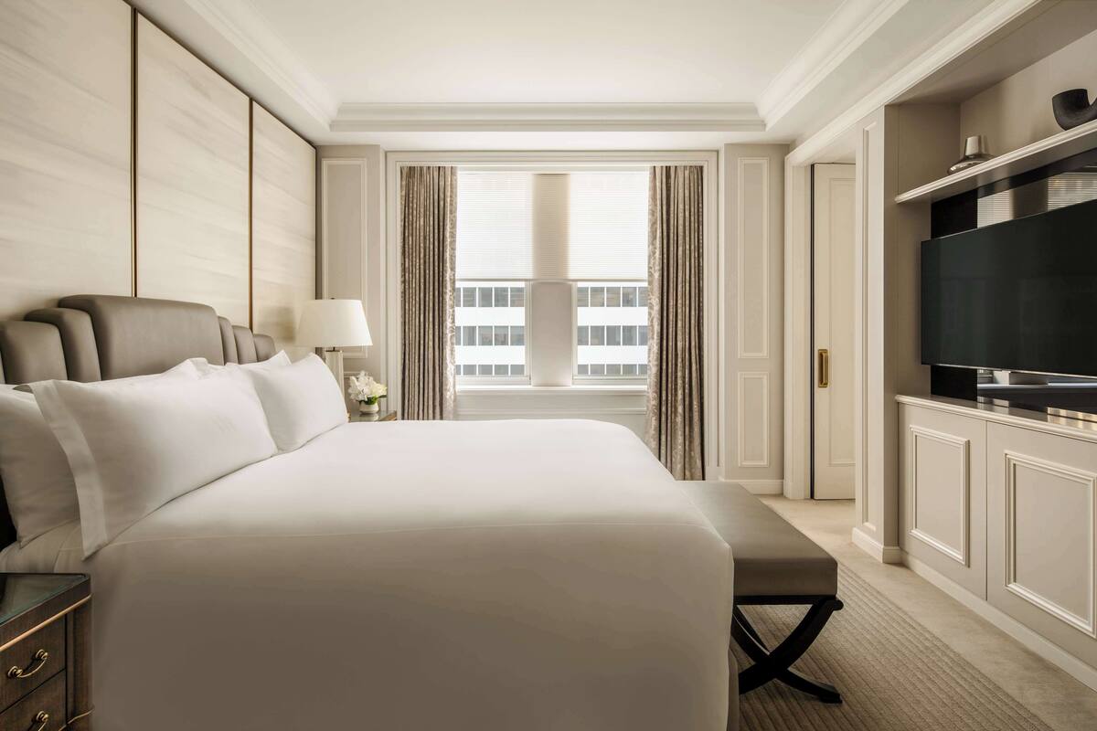 Premium bedding, pillow-top beds, minibar, in-room safe