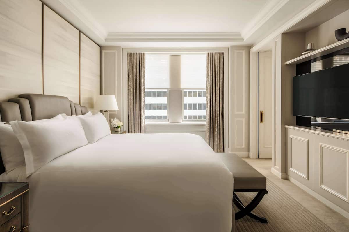 Ropa de cama de alta calidad, colchones con pillow-top y minibar