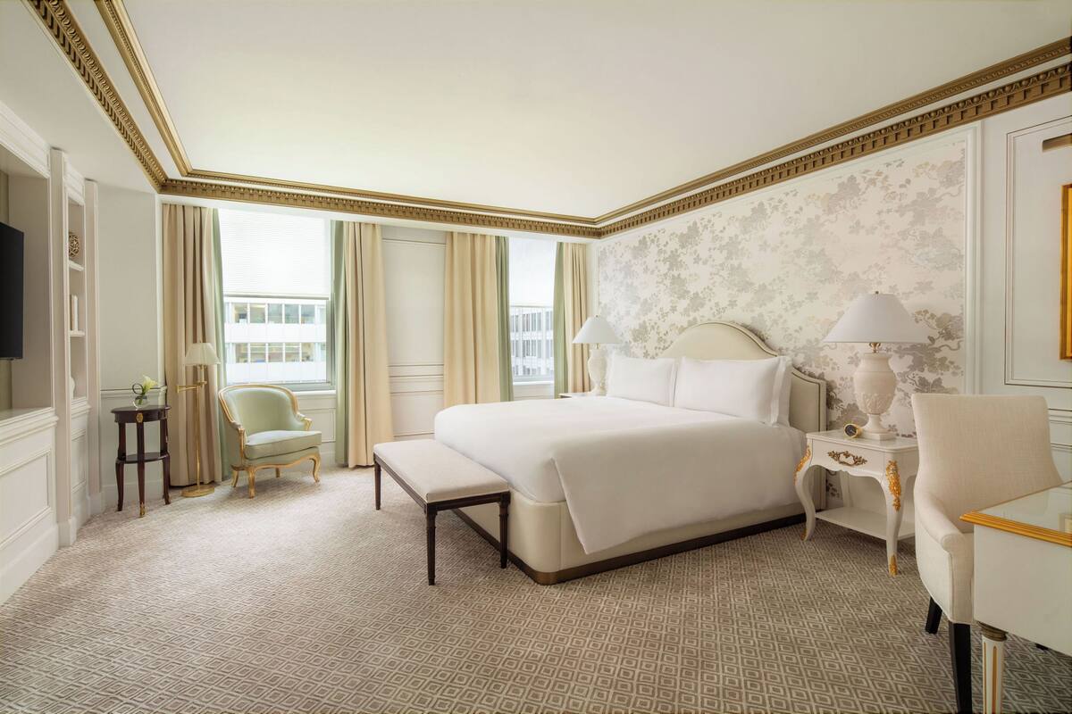 Waldorf Astoria Suite | Premium bedding, pillow-top beds, minibar, in-room safe