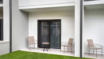 Suite, 1 Bedroom, Non Smoking | Premium bedding, pillowtop beds, in-room safe, desk