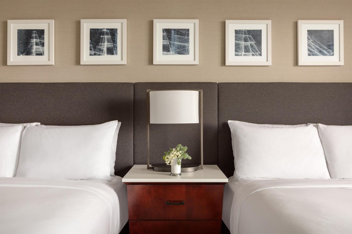 Premium bedding, in-room safe, desk, laptop workspace