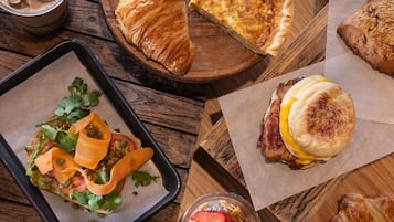 Tägliches nach Wunsch zubereitetes Frühstück gegen Gebühr