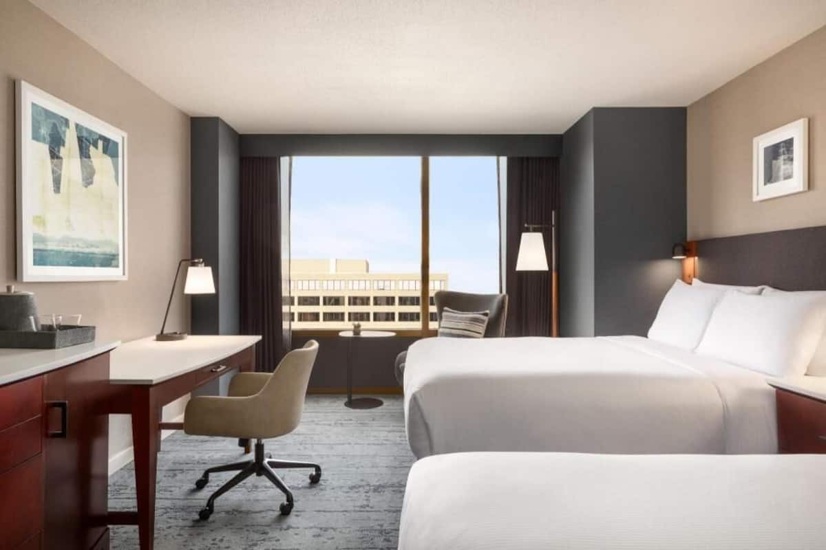 Premium bedding, in-room safe, desk, laptop workspace