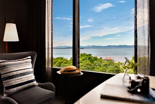 View from room - Hotel Champlain Burlington, Curio Collection by Hilton (Burlington)