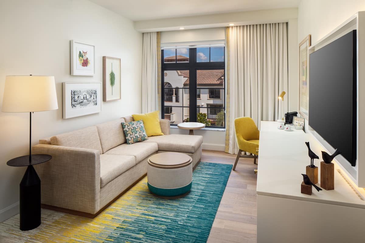 premier room, 1 king bed | premium bedding, pillow-top beds, in-room safe, desk