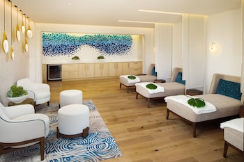 Couples treatment rooms, body treatments, aromatherapy at The Alfond Inn