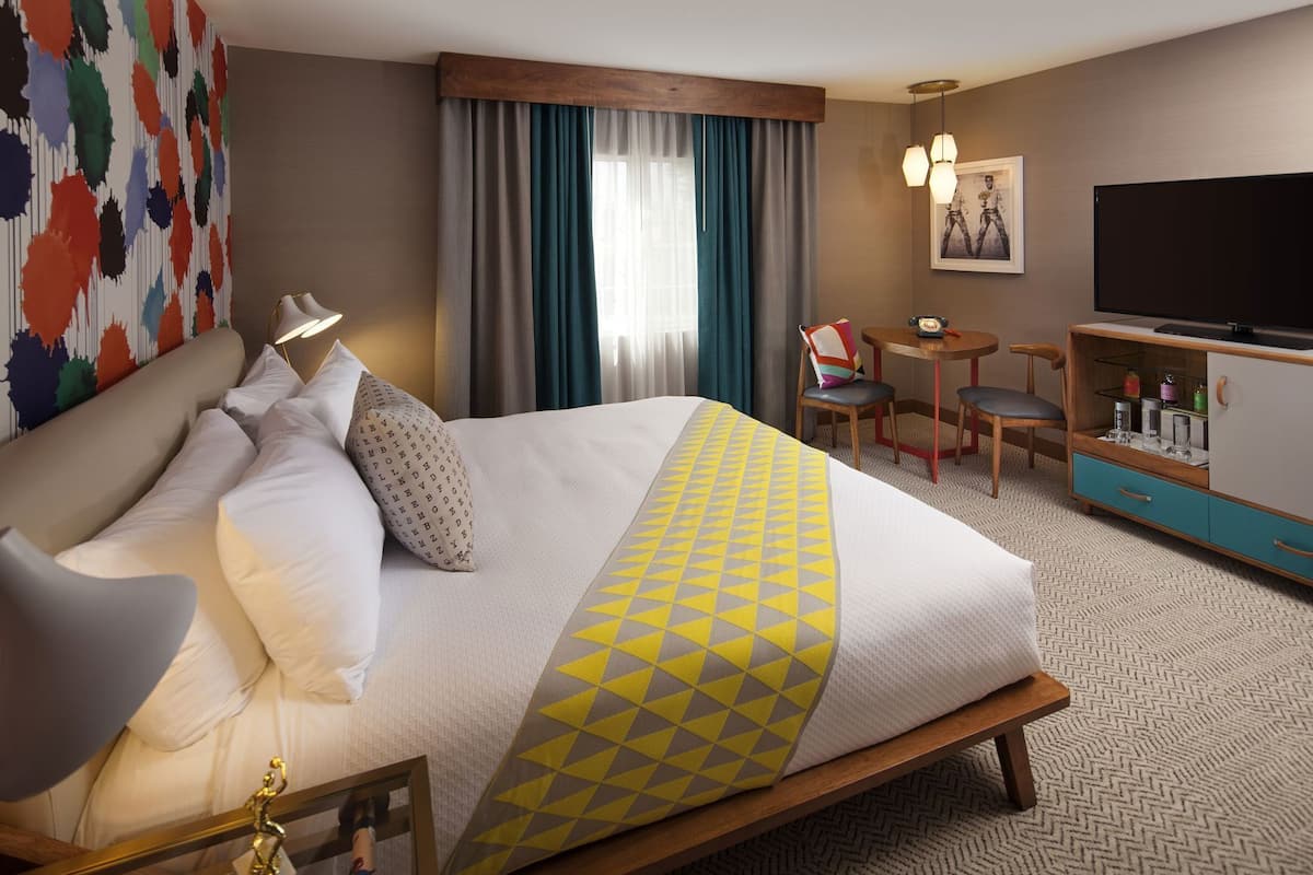 Premium bedding, in-room safe, desk, free WiFi