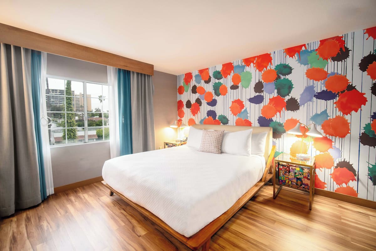 Chambre, 1 trÚs grand lit, accessible aux personnes à mobilité réduite, vue ville (Boulevard)