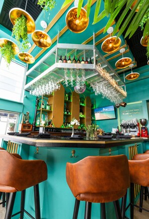 Bar (on property) - The Colony Hotel (Miami Beach)