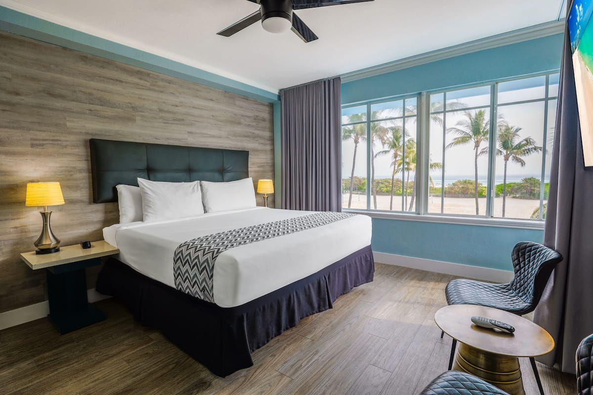 Oceanfront King | Hypo-allergenic bedding, pillowtop beds, in-room safe